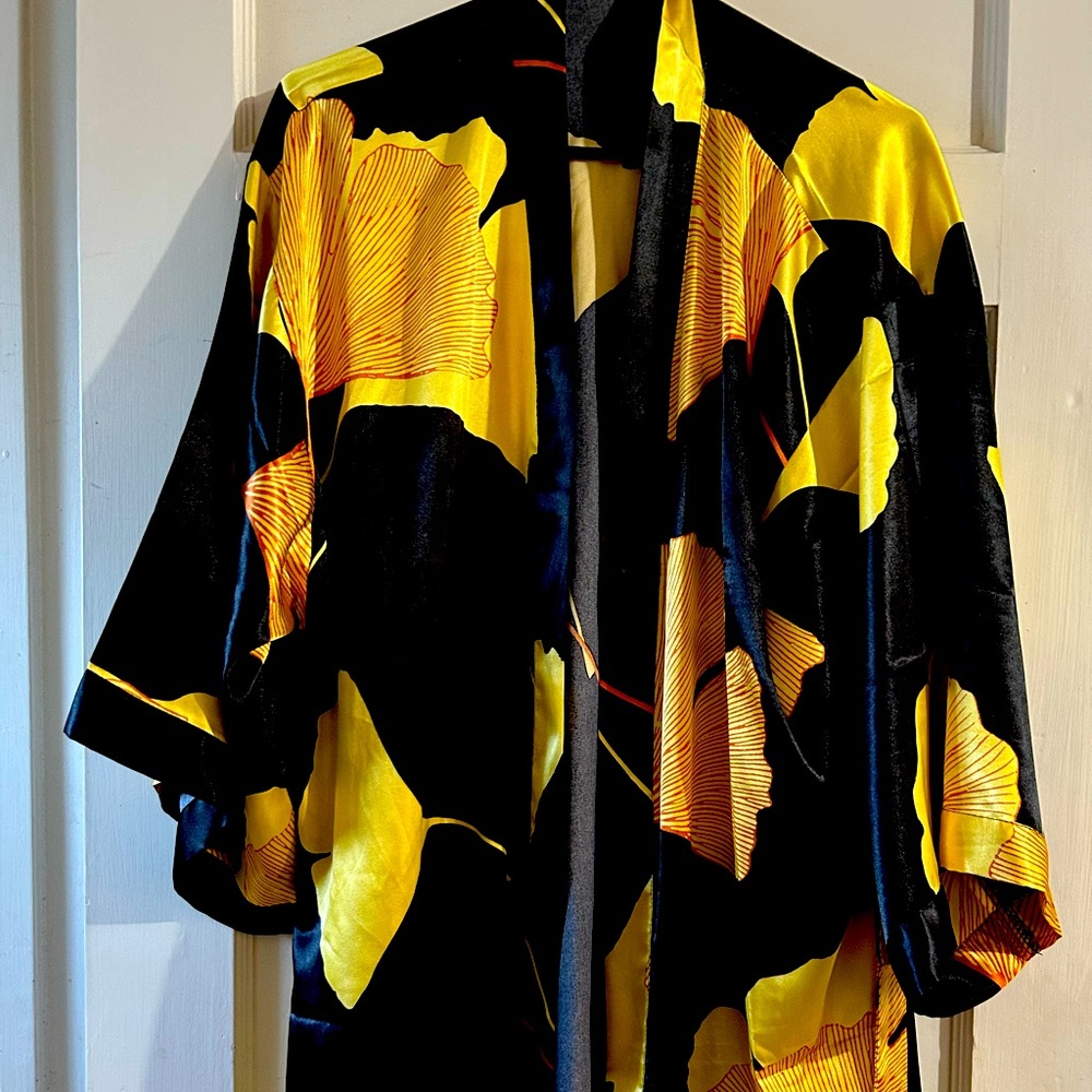 Beautiful ginkgo leaf robe